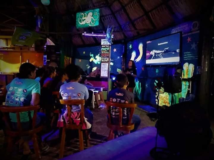 Hostel The Venue - Utila Exterior foto